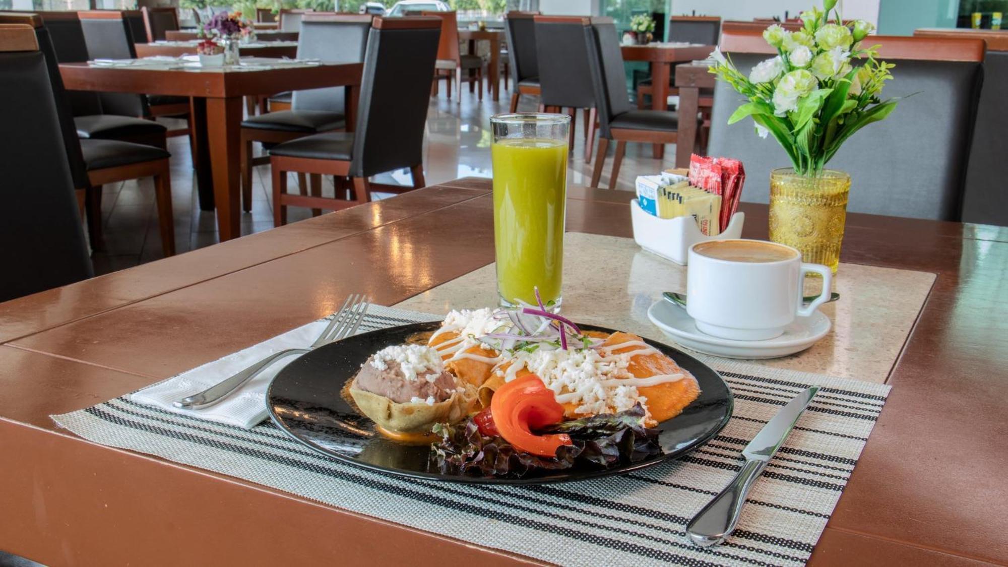 Holiday Inn Queretaro Zona Krystal By Ihg El Salitre Dış mekan fotoğraf